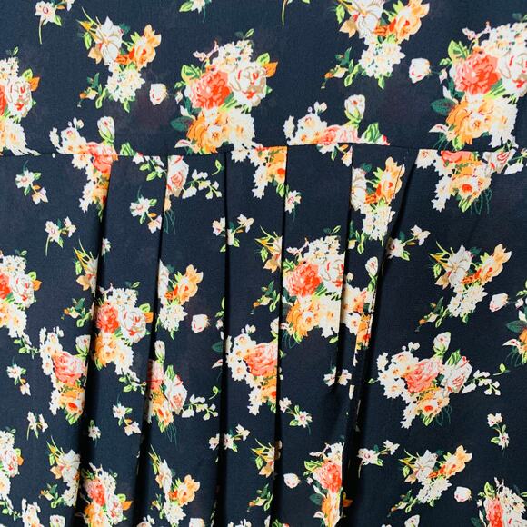 Dark Floral Blouse Long Sleeve Chiffon Sz Small - Picture 10 of 10
